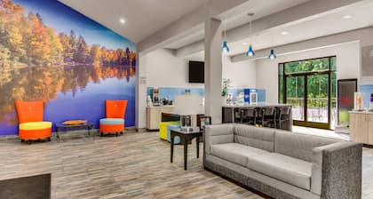 Clarion Pointe on the lake Clarksville-South Hill West