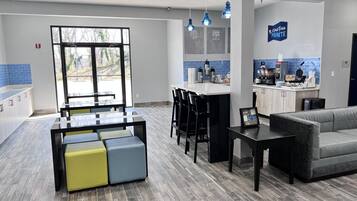 Free daily continental breakfast