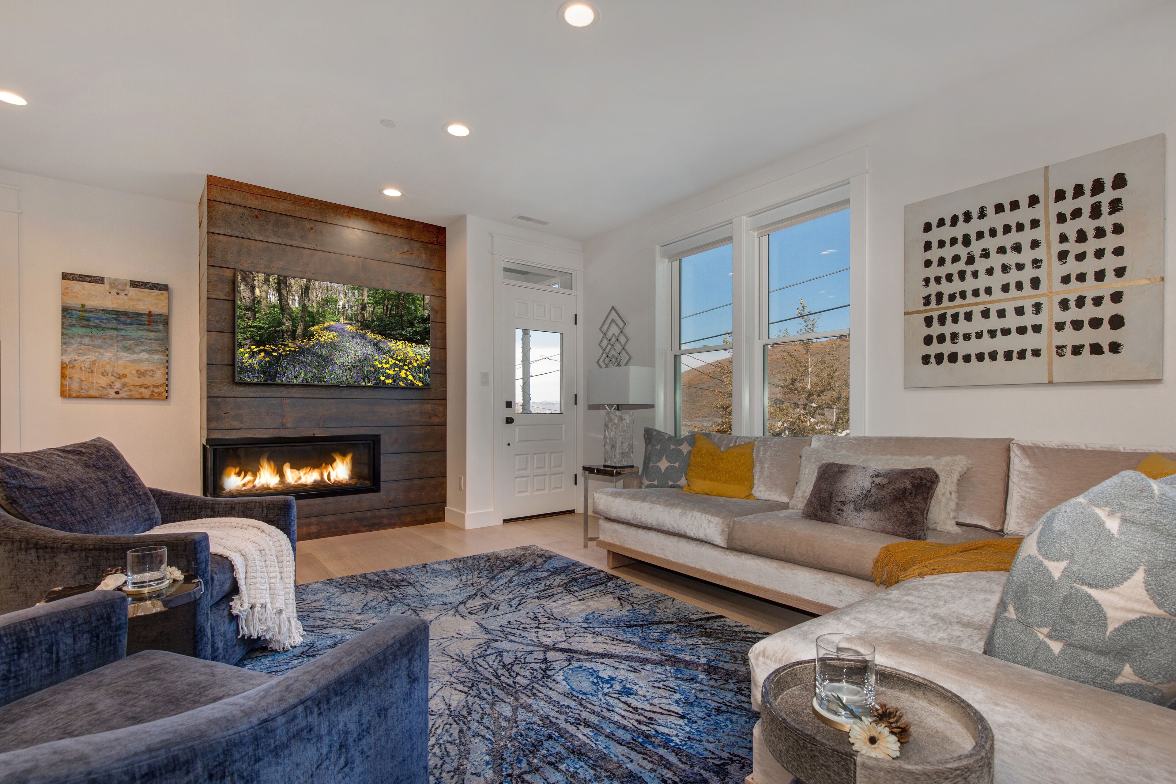 Televisie en een open haard