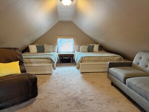 5 bedrooms, desk, iron/ironing board, free WiFi - Holiday Haus in Historic New Ulm - sleeps 13
Plenty of space inside and out. (New Ulm)