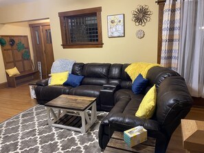 Smart-TV, Kamin, DVD-Player, Tischfußball