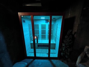 Sauna - Holiday Haus in Historic New Ulm - sleeps 13
Plenty of space inside and out. (New Ulm)