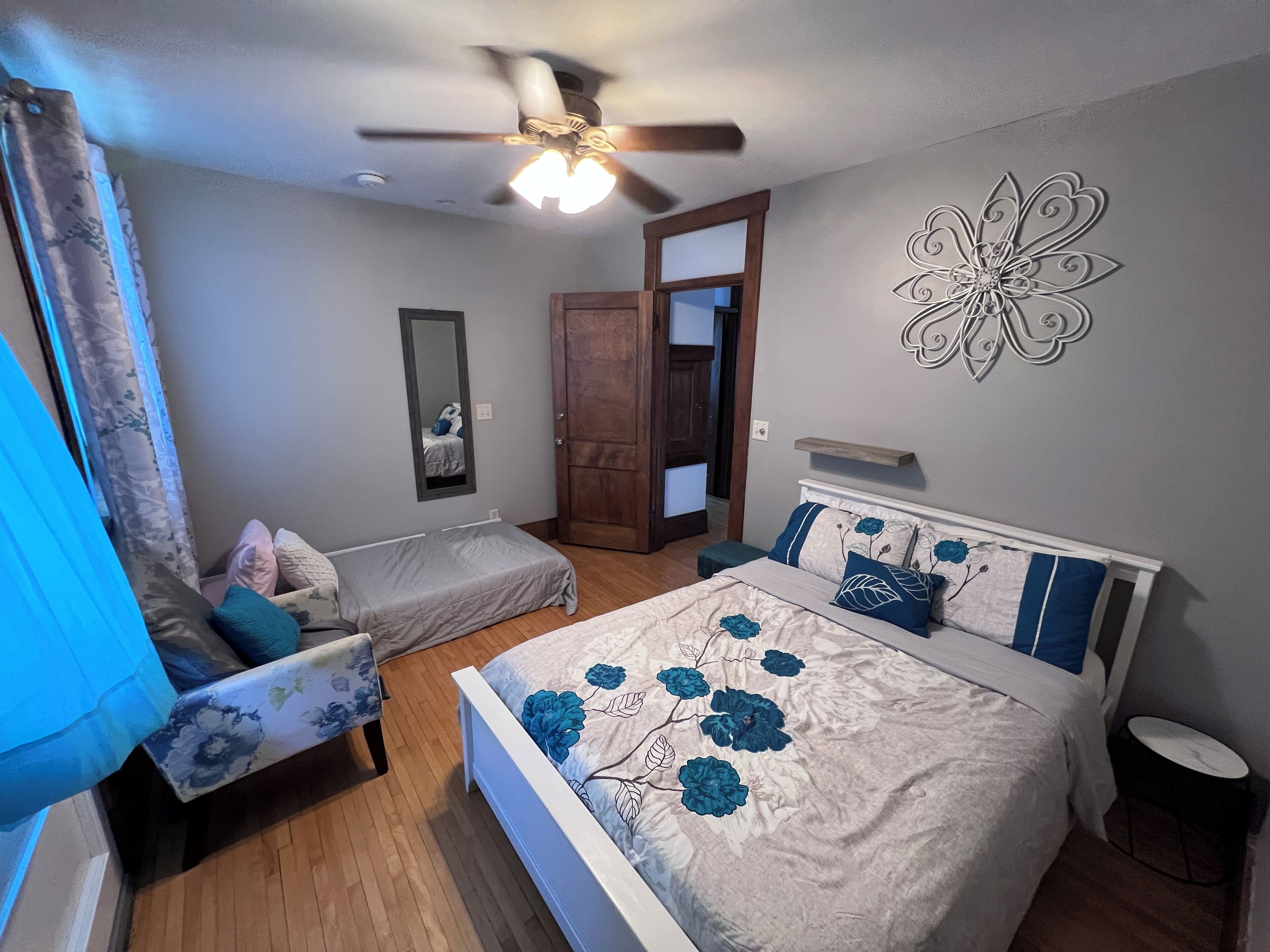 4 bedrooms, desk, iron/ironing board, free WiFi