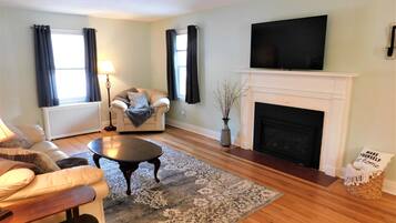 Smart-TV, peis og bøker