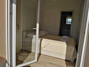 1 bedroom, WiFi - Apartment for 2 persons with sea view (studio 4) (Lopar)