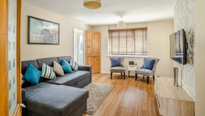 House | Living area - Good nights sleep at the Twyn (Swansea)