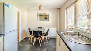 House | In-room dining - Good nights sleep at the Twyn (Swansea)