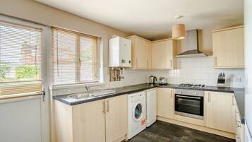 House | Private kitchen | Full-sized fridge, microwave, oven, stovetop