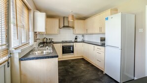 House | Private kitchen - Good nights sleep at the Twyn (Swansea)