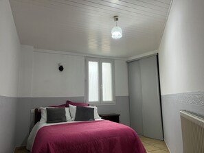 1 غرفة نوم ومكواة/لوح كي وسرير سفر وواي فاي مجانًا