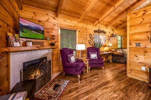 Living area - Cozy Cabin with Hot Tub in Gatlinburg (Gatlinburg)