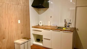 Fridge, microwave, stovetop, cookware/dishes/utensils