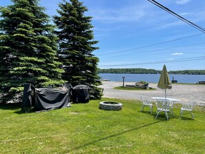 Outdoor dining - 2nd story lake view, private deck- close to Scranton, Honesdale & Elk Mountain!  (Waymart)