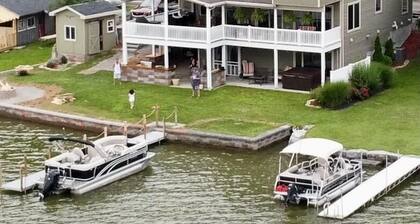 Charming lake side retreat great for family time or a romantic getaway!