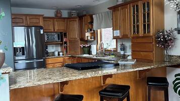 KylskÄp, mikrovÄgsugn, ugn och spishÀll