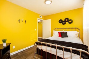 2 bedrooms, WiFi, bed sheets