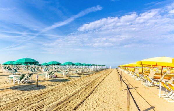Una spiaggia nelle vicinanze