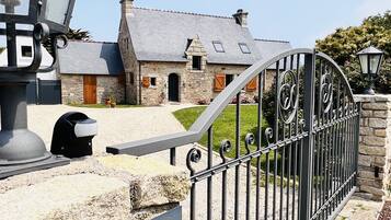 Enceinte de lâhĂ©bergement