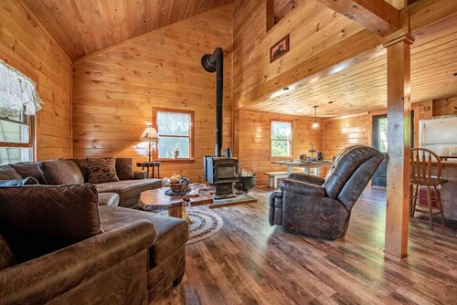 Off Grid Rustic Cabin Deep in the Woods