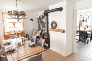 Dining - Ferienhaus Bergheimat Balk/terr., 4 Schlafz., Küche, Wohn-esszi., max 8P (Ruhpolding)