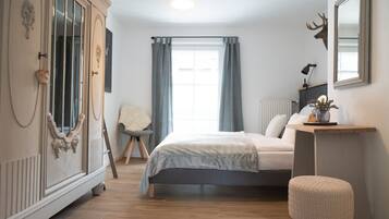 4 bedrooms, internet, bed sheets