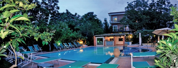 Piscina all'aperto