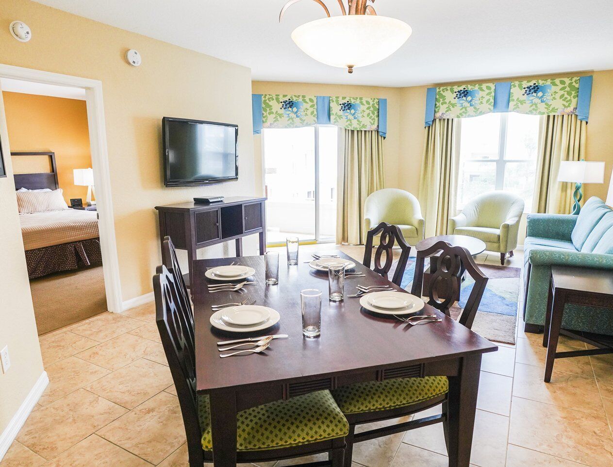 Disney's Magic Kingdom, Universal Studios & Sea World. 4 miles