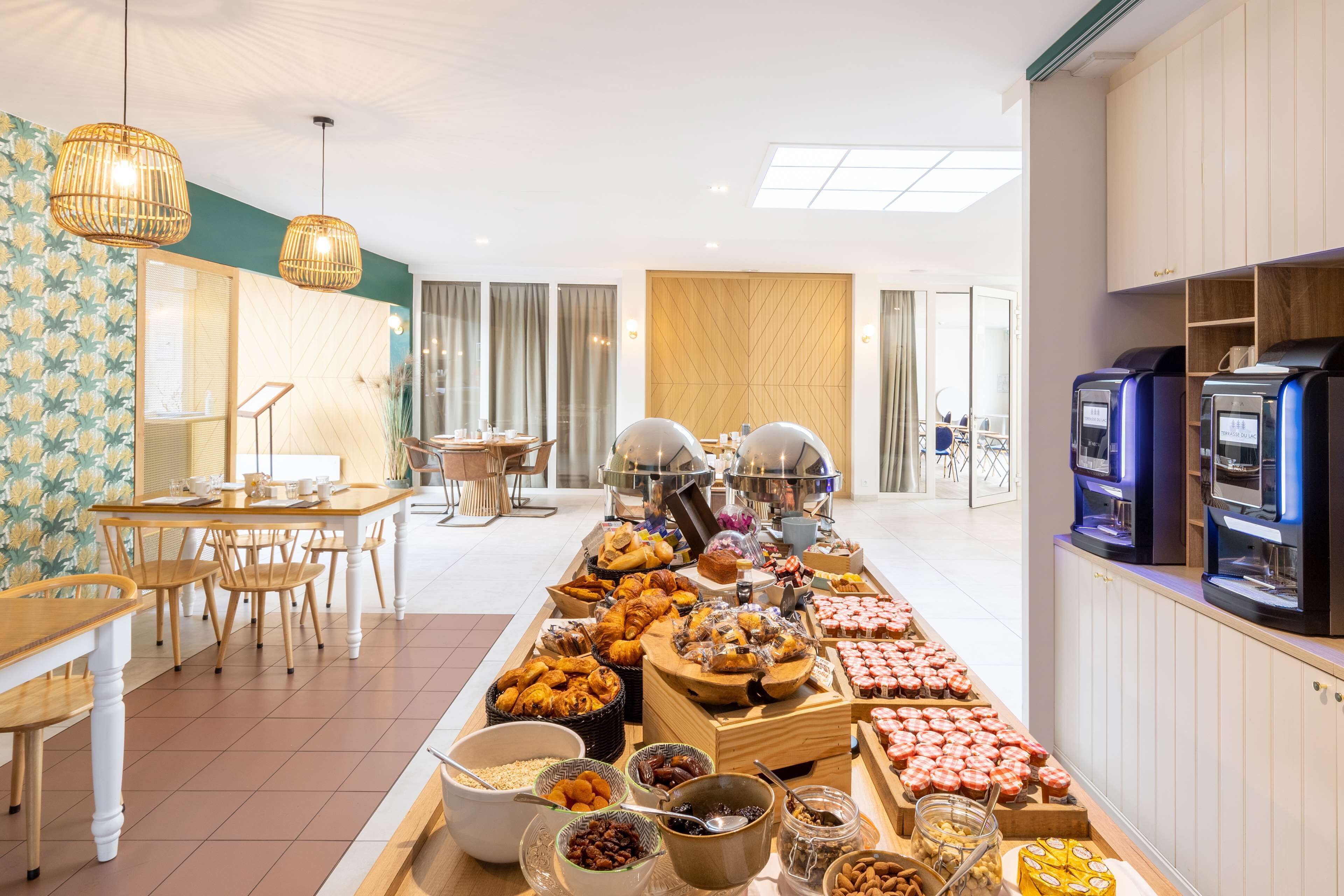 Desayuno buffet todos los días (EUR 15 por persona) 