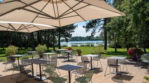 Terrace/patio - Best Western Hotel du Lac Dunkerque (Armbouts-Cappel)