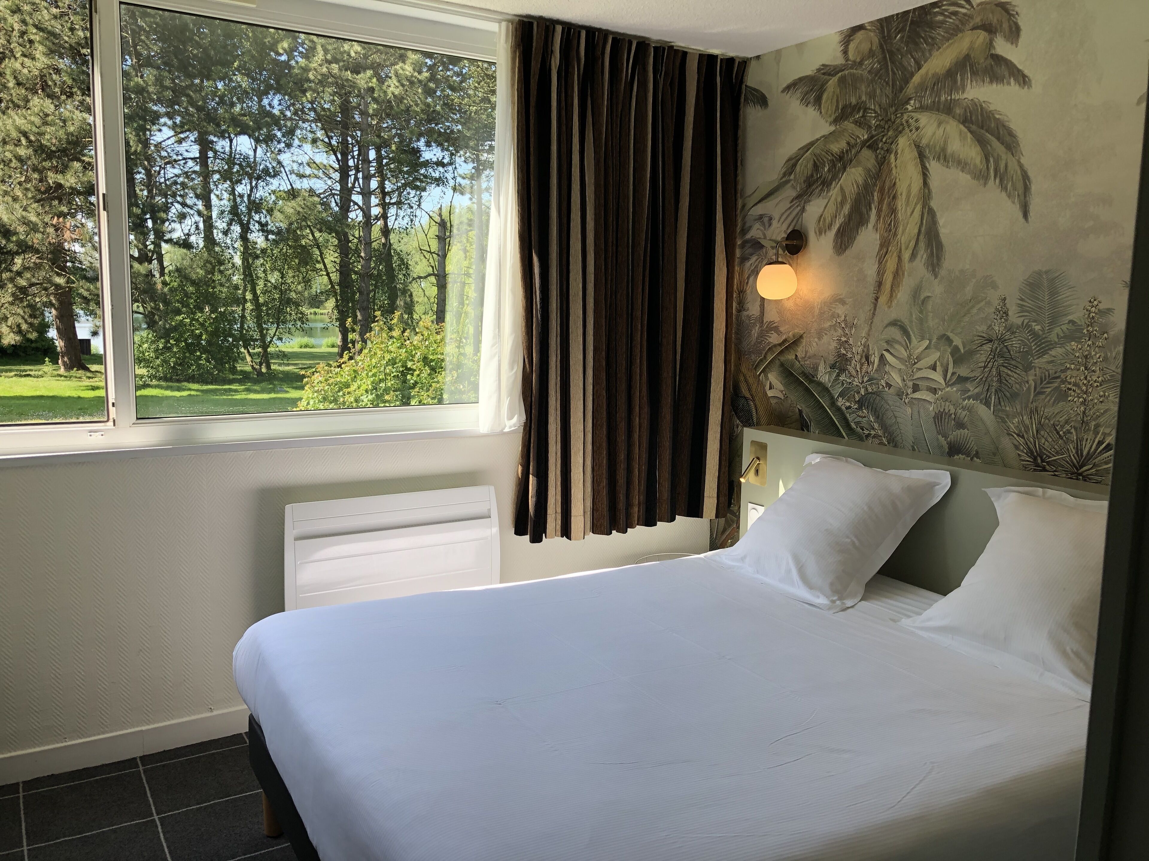 superior room, 1 queen bed, non smoking, lake view | 1 bedroom, premium bedding, in-room safe, individually decorated