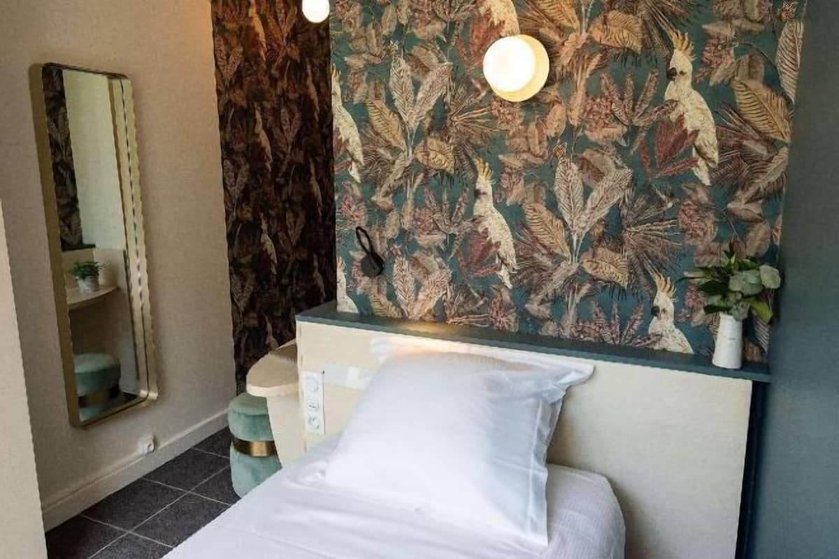 Premium bedding, in-room safe, individually decorated, desk