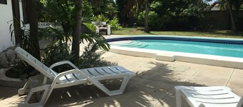 Hidden gem in Runaway Bay! Best location, stunning, private