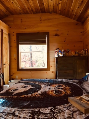 1 bedroom, WiFi, bed sheets - BARN OWL INN · NO SUNDAY CHECK INS , HOTTUB- TREEHOUSE (Guild)