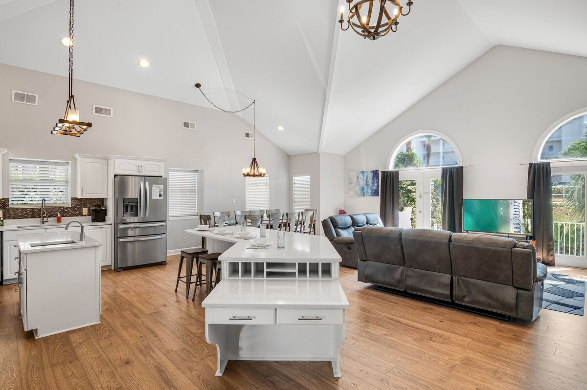 Photo 2 of Luxury Home, Gulf Views, Private Pool/Jacuzzi, Movie Theater, Golf Cart Rental