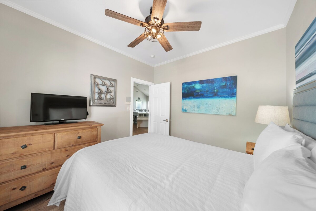 Photo 18 of Luxury Home, Gulf Views, Private Pool/Jacuzzi, Movie Theater, Golf Cart Rental