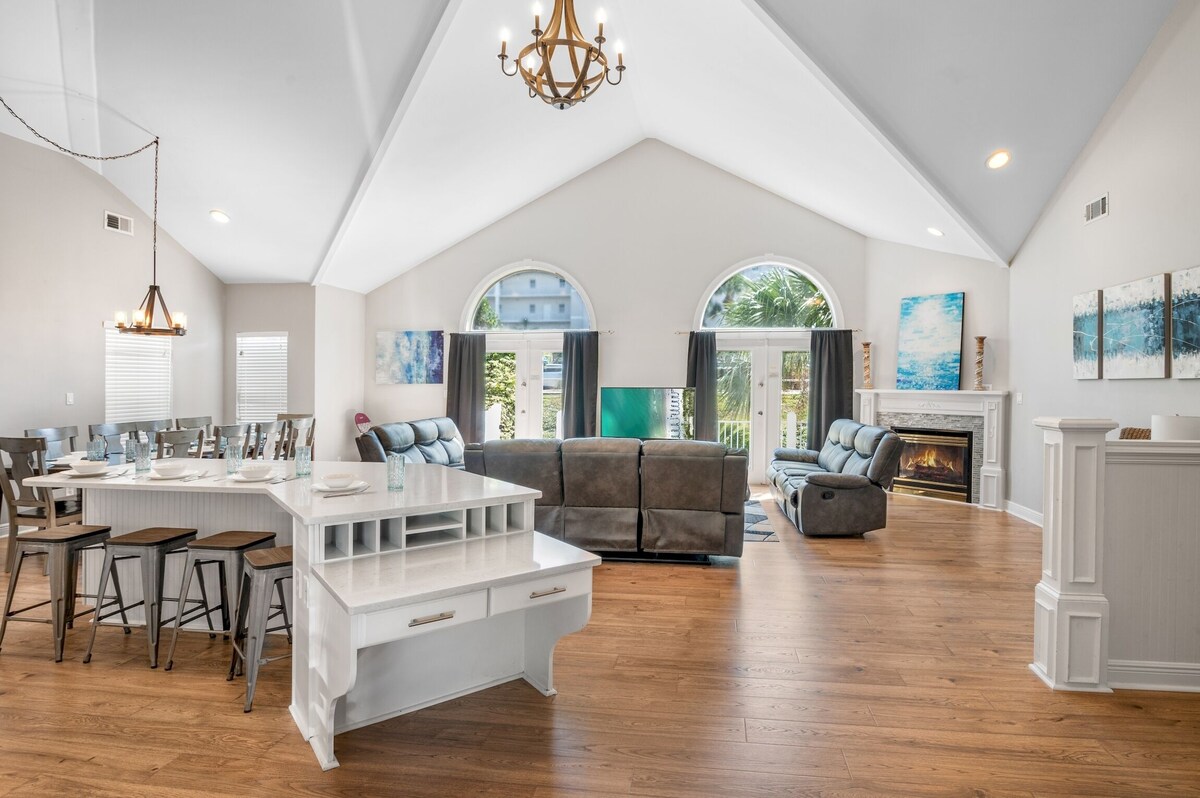 Luxury Home, Gulf Views, Private Pool/Jacuzzi, Movie Theater, Golf Cart Rental