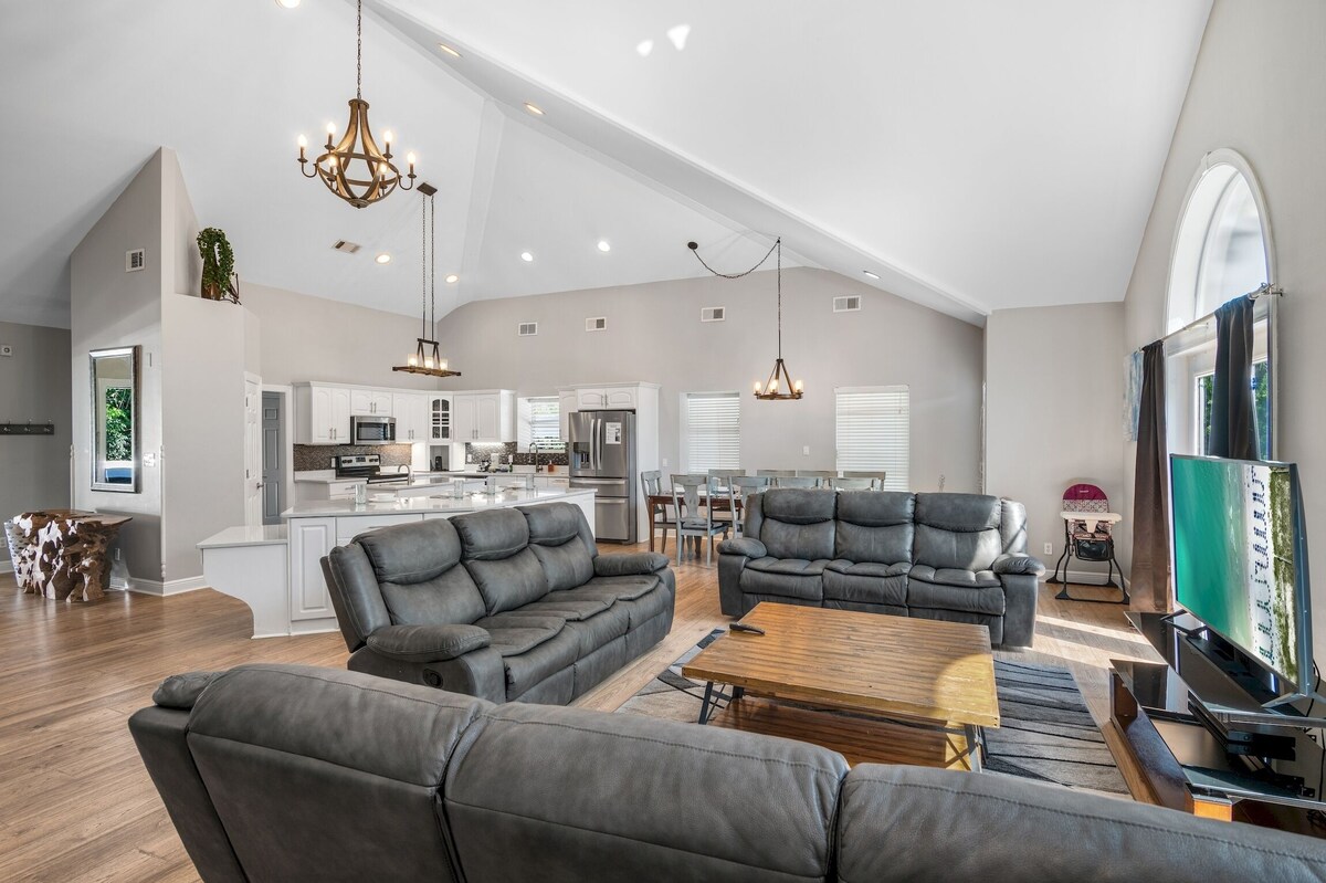 Photo 5 of Luxury Home, Gulf Views, Private Pool/Jacuzzi, Movie Theater, Golf Cart Rental