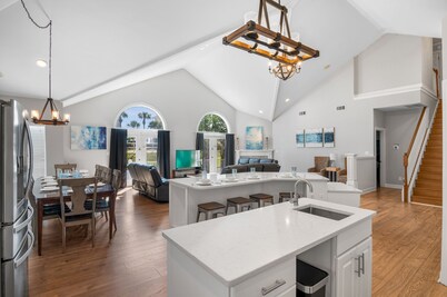 Luxury Home, Gulf Views, Private Pool/Jacuzzi, Movie Theater, Golf Cart Rental