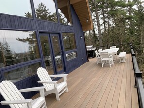 Outdoor dining - Ocean View Cedar Chalet/ 10 min to Acadia (Bar Harbor)