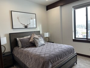 2 makuuhuonetta, silitysrauta/-lauta, ilmainen Wi-Fi, vuodevaatteet