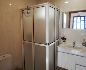 Basic Chalet, 1 Bedroom | Bathroom