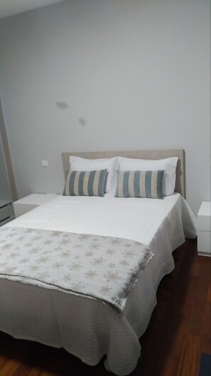 Casa família | Quartos à prova de som, ferros/tábuas de passar roupa, Wi-Fi de cortesia