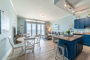 ثلاجة، ميكروويف، فرن، موقد طهي مسطح