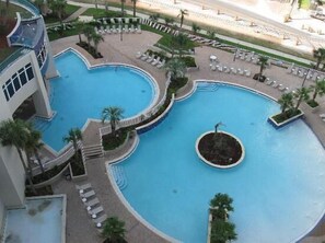 حمّام سباحة مُدفَّأ