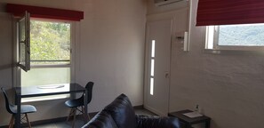 TV, books - T2 apartment on 2nd floor - Between sea & mountains (Amélie-les-Bains-Palalda)