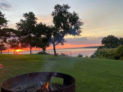 Water front Lake Whitney cottage with great views and Water access!