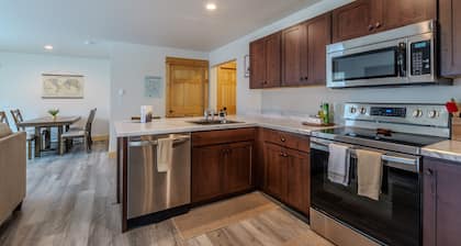 Yellowstone Retreat Rentals U1: two blocks from Yellowstone!