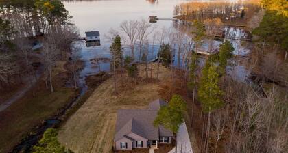 4 Bedroom 2 Bathroom Lake House Sleeps 10 on Lake Guntersville