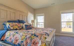 4 habitaciones, tabla de planchar con plancha, wifi y ropa de cama 