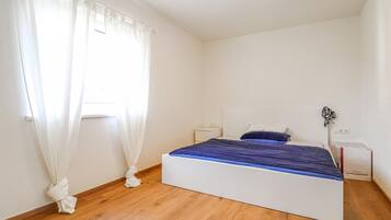 2 Schlafzimmer, Reisekinderbett, kostenloses WLAN
